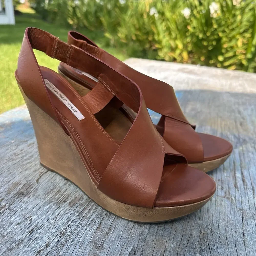 Diane Von Furstenberg Camel Wood Wedge Crossover Heels Women’s 9.5 - 999